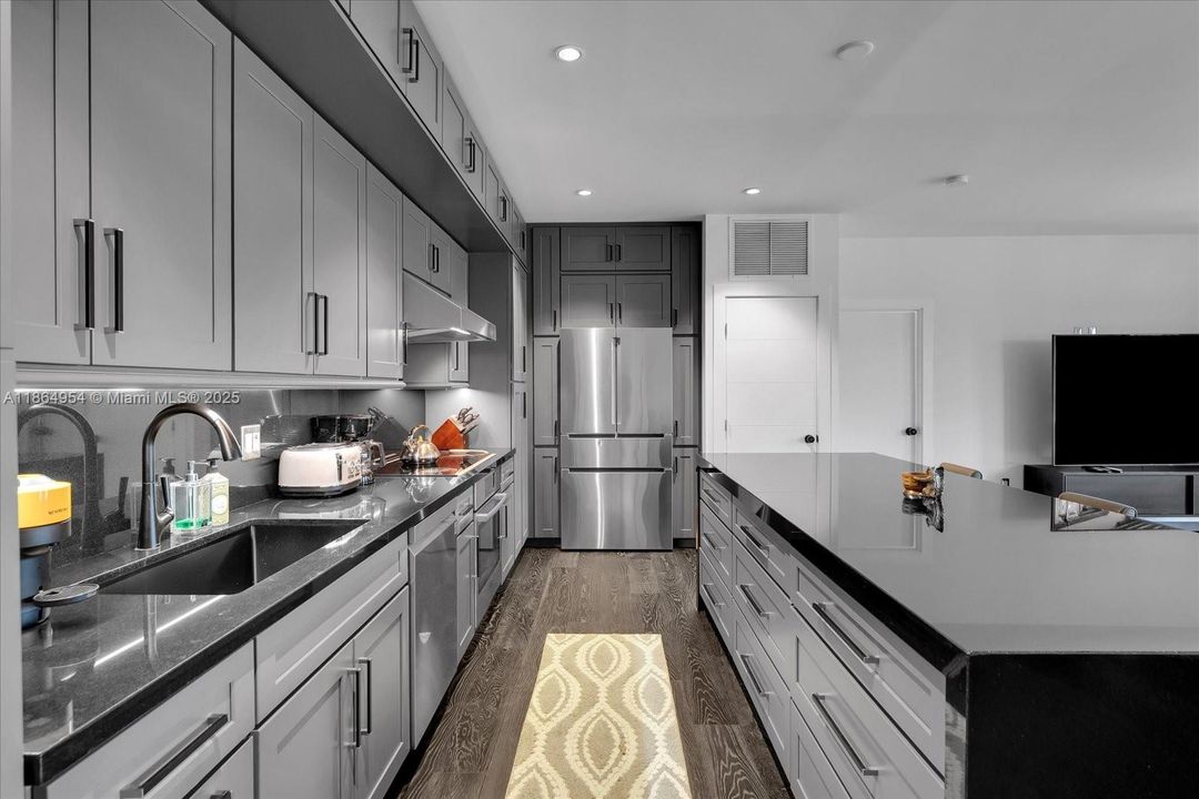 En Venta: $9,000,000 (8 camas, 5 baños, 6380 Pies cuadrados)