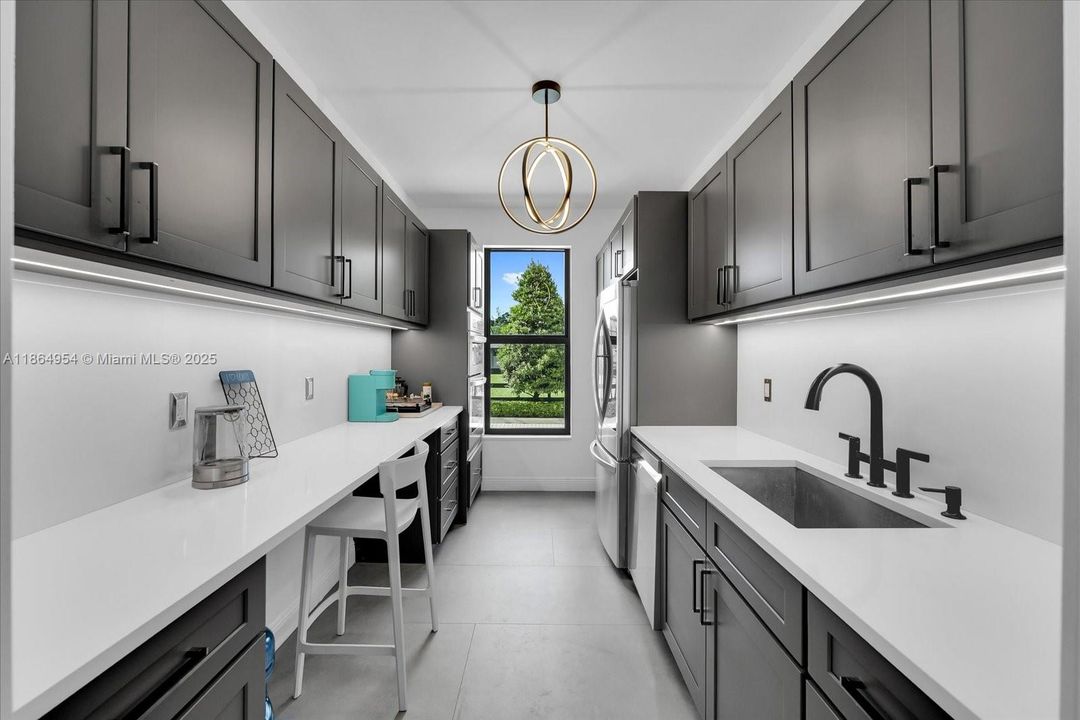 En Venta: $9,000,000 (8 camas, 5 baños, 6380 Pies cuadrados)