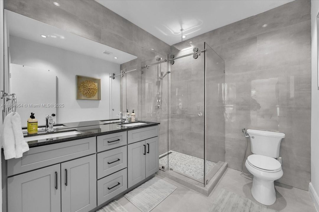 En Venta: $9,000,000 (8 camas, 5 baños, 6380 Pies cuadrados)