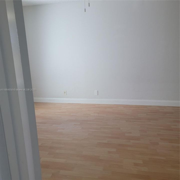 Active With Contract: $2,000 (2 beds, 2 baths, 1106 Square Feet)