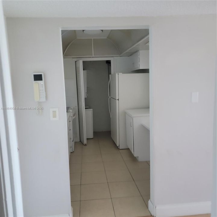 Active With Contract: $2,000 (2 beds, 2 baths, 1106 Square Feet)