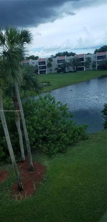 Active With Contract: $2,000 (2 beds, 2 baths, 1106 Square Feet)