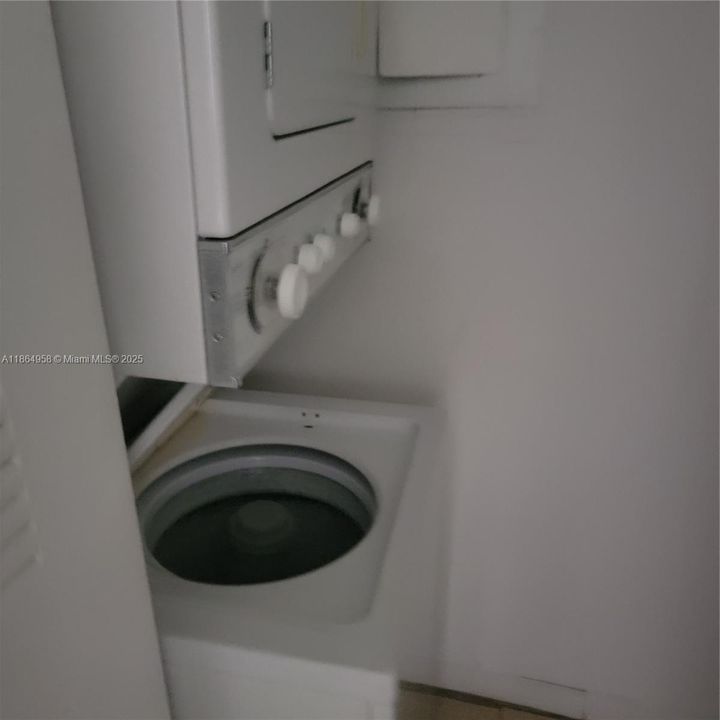 Active With Contract: $2,000 (2 beds, 2 baths, 1106 Square Feet)