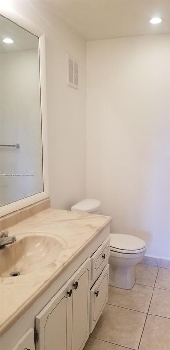 Active With Contract: $2,000 (2 beds, 2 baths, 1106 Square Feet)