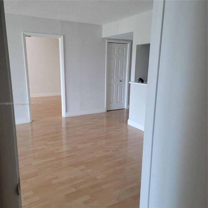 Active With Contract: $2,000 (2 beds, 2 baths, 1106 Square Feet)