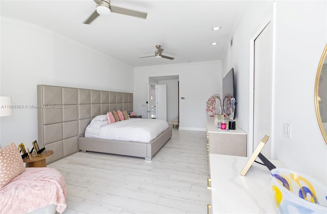 For Sale: $5,600,000 (6 beds, 6 baths, 4773 Square Feet)