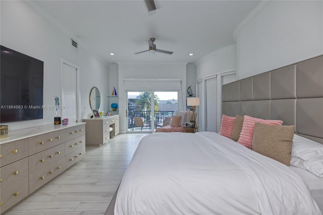 For Sale: $5,600,000 (6 beds, 6 baths, 4773 Square Feet)