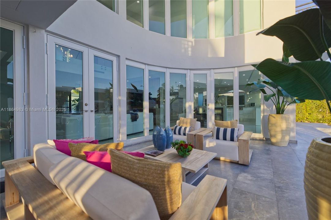 For Sale: $5,600,000 (6 beds, 6 baths, 4773 Square Feet)