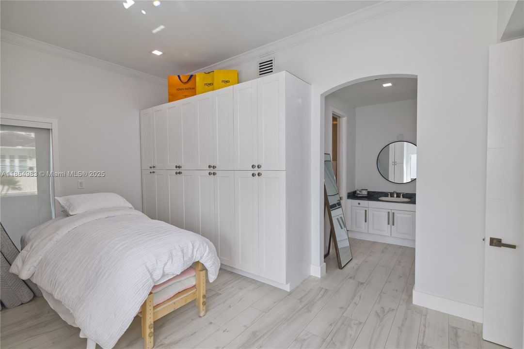 For Sale: $5,600,000 (6 beds, 6 baths, 4773 Square Feet)