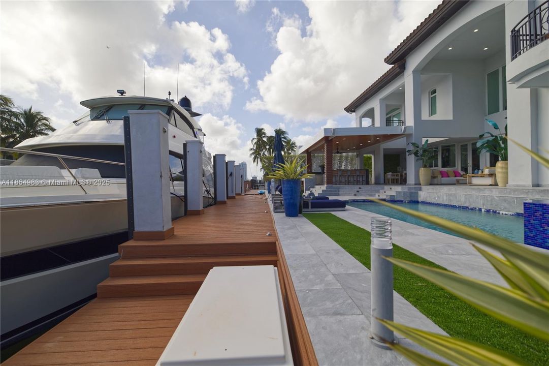 For Sale: $5,600,000 (6 beds, 6 baths, 4773 Square Feet)