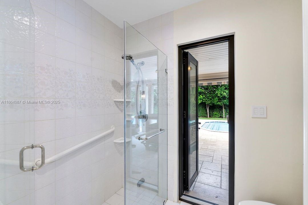 合同活跃: $2,799,000 (4 贝兹, 3 浴室, 3254 平方英尺)