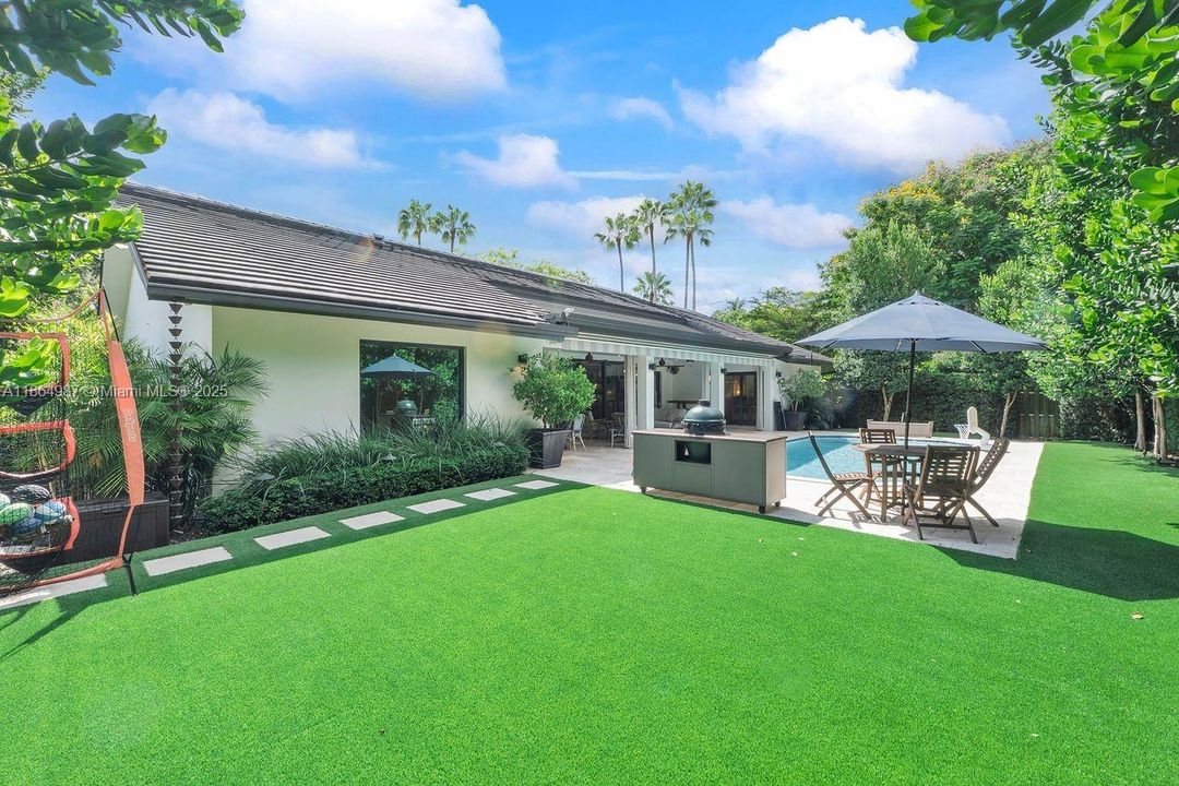 合同活跃: $2,799,000 (4 贝兹, 3 浴室, 3254 平方英尺)