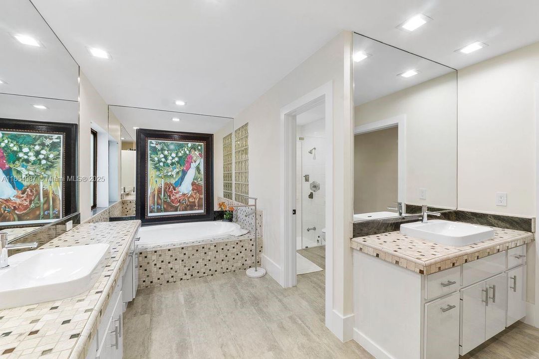 合同活跃: $2,799,000 (4 贝兹, 3 浴室, 3254 平方英尺)