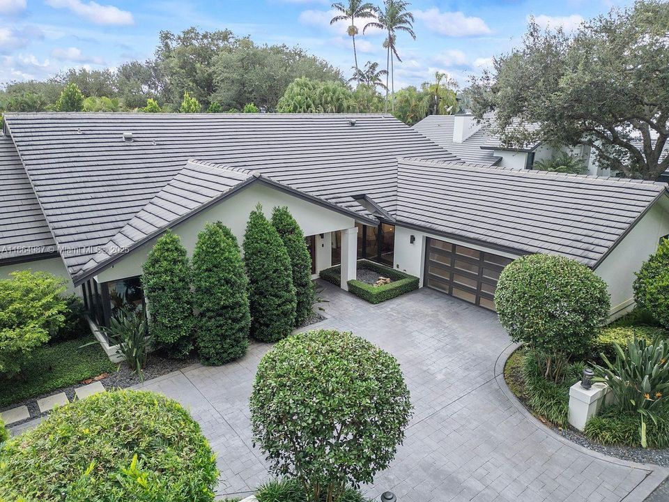 合同活跃: $2,799,000 (4 贝兹, 3 浴室, 3254 平方英尺)