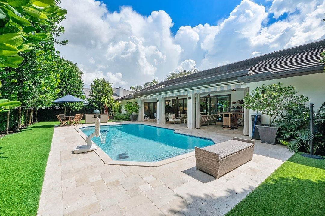 合同活跃: $2,799,000 (4 贝兹, 3 浴室, 3254 平方英尺)