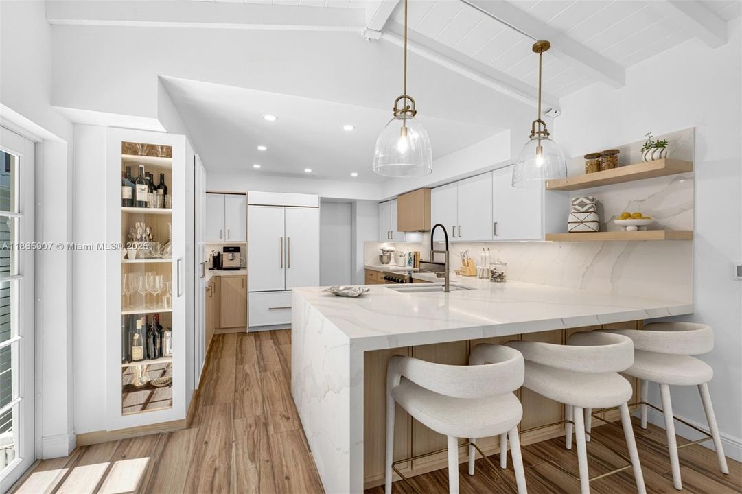 待售: $3,997,000 (5 贝兹, 5 浴室, 3962 平方英尺)