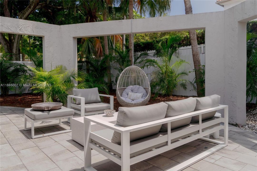 待售: $3,997,000 (5 贝兹, 5 浴室, 3962 平方英尺)