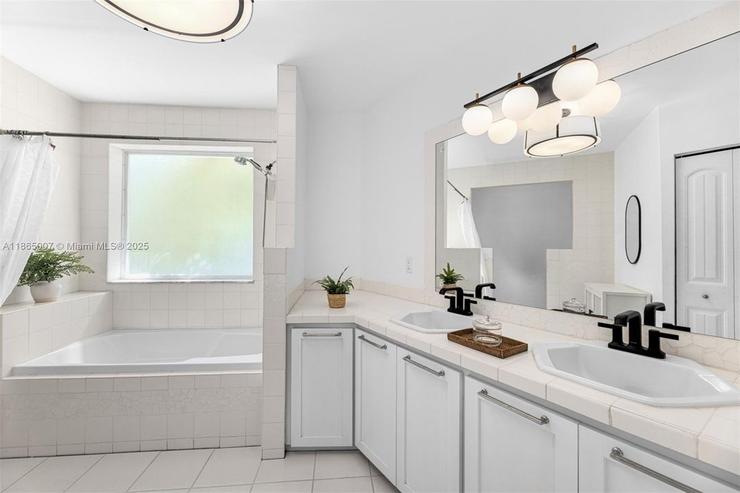 待售: $3,997,000 (5 贝兹, 5 浴室, 3962 平方英尺)