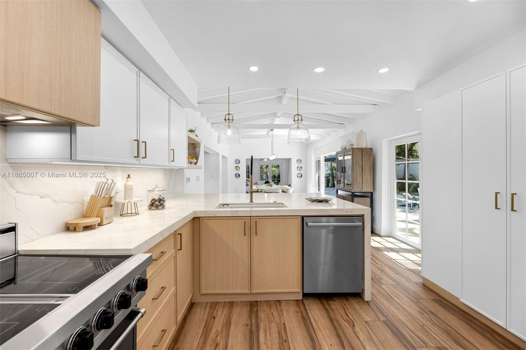 待售: $3,997,000 (5 贝兹, 5 浴室, 3962 平方英尺)