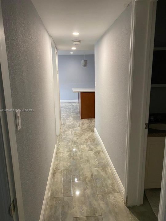 Active With Contract: $140,000 (2 beds, 1 baths, 860 Square Feet)