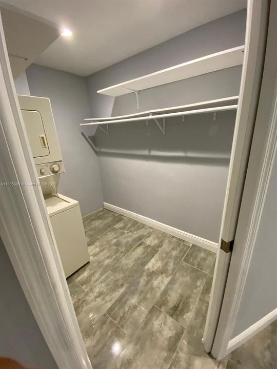 Active With Contract: $140,000 (2 beds, 1 baths, 860 Square Feet)