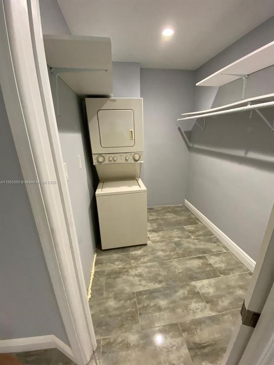 Active With Contract: $140,000 (2 beds, 1 baths, 860 Square Feet)