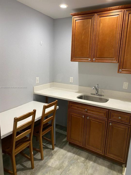 Active With Contract: $140,000 (2 beds, 1 baths, 860 Square Feet)