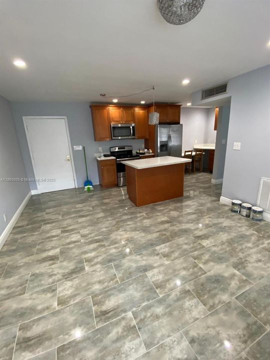 Active With Contract: $140,000 (2 beds, 1 baths, 860 Square Feet)