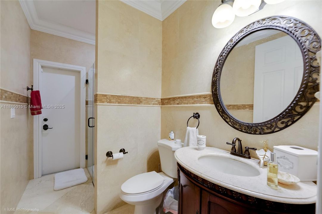 最近售出: $1,140,000 (5 贝兹, 3 浴室, 3316 平方英尺)