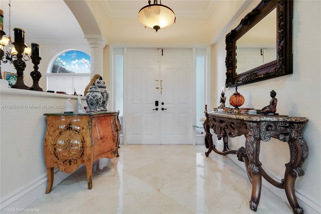 最近售出: $1,140,000 (5 贝兹, 3 浴室, 3316 平方英尺)