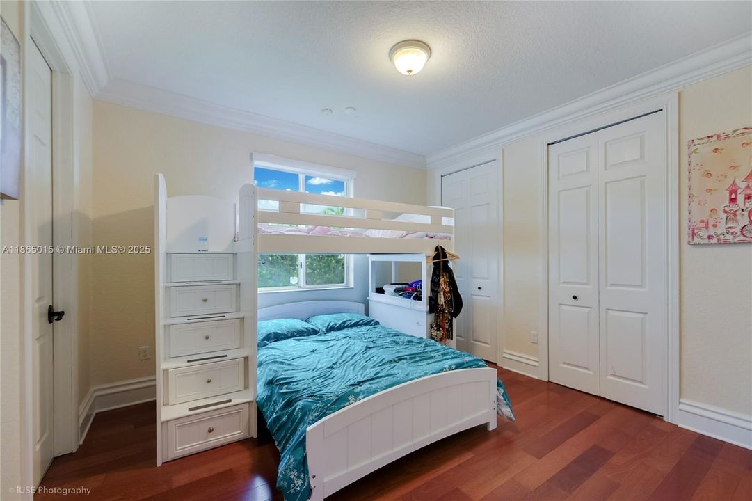 最近售出: $1,140,000 (5 贝兹, 3 浴室, 3316 平方英尺)