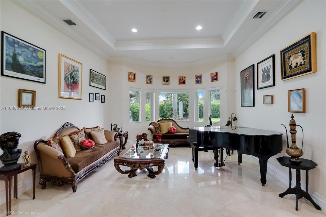 最近售出: $1,140,000 (5 贝兹, 3 浴室, 3316 平方英尺)