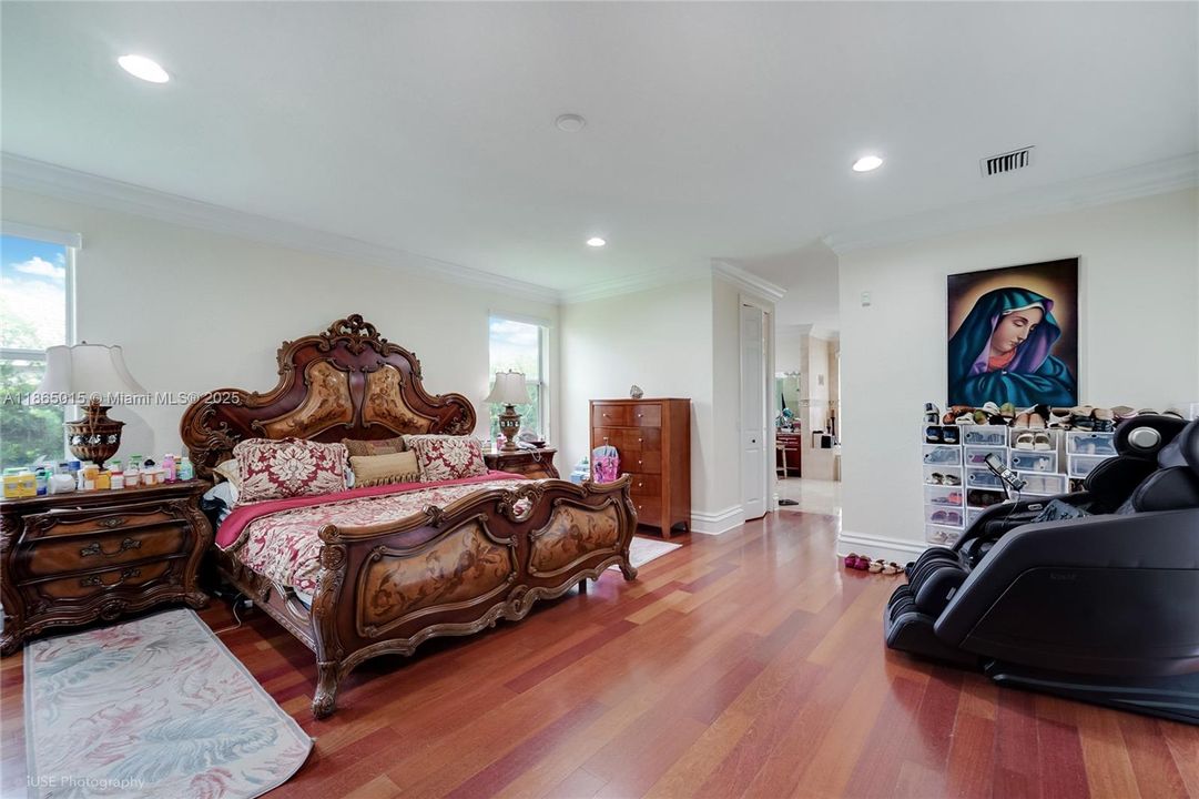 最近售出: $1,140,000 (5 贝兹, 3 浴室, 3316 平方英尺)