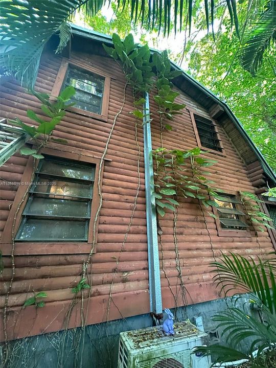 合同活跃: $399,900 (3 贝兹, 2 浴室, 1601 平方英尺)