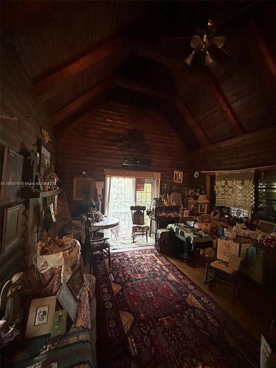 合同活跃: $399,900 (3 贝兹, 2 浴室, 1601 平方英尺)