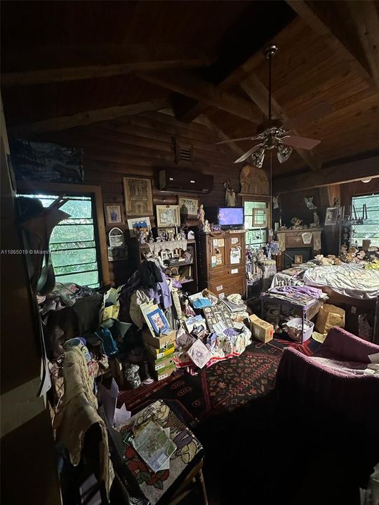 合同活跃: $399,900 (3 贝兹, 2 浴室, 1601 平方英尺)