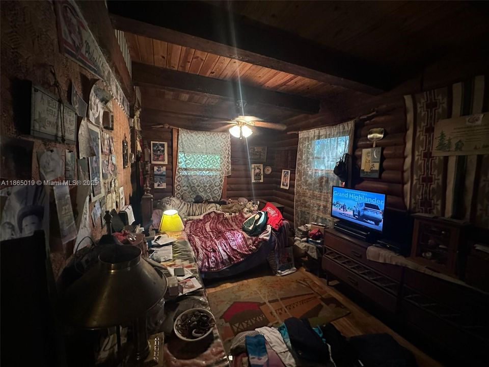 合同活跃: $399,900 (3 贝兹, 2 浴室, 1601 平方英尺)