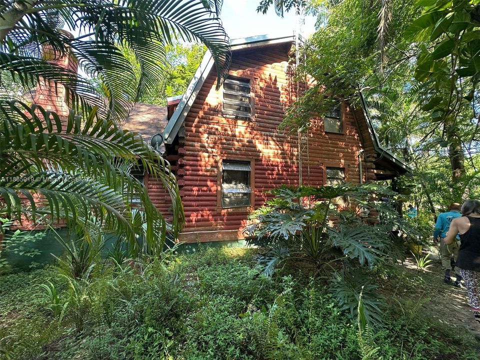 合同活跃: $399,900 (3 贝兹, 2 浴室, 1601 平方英尺)