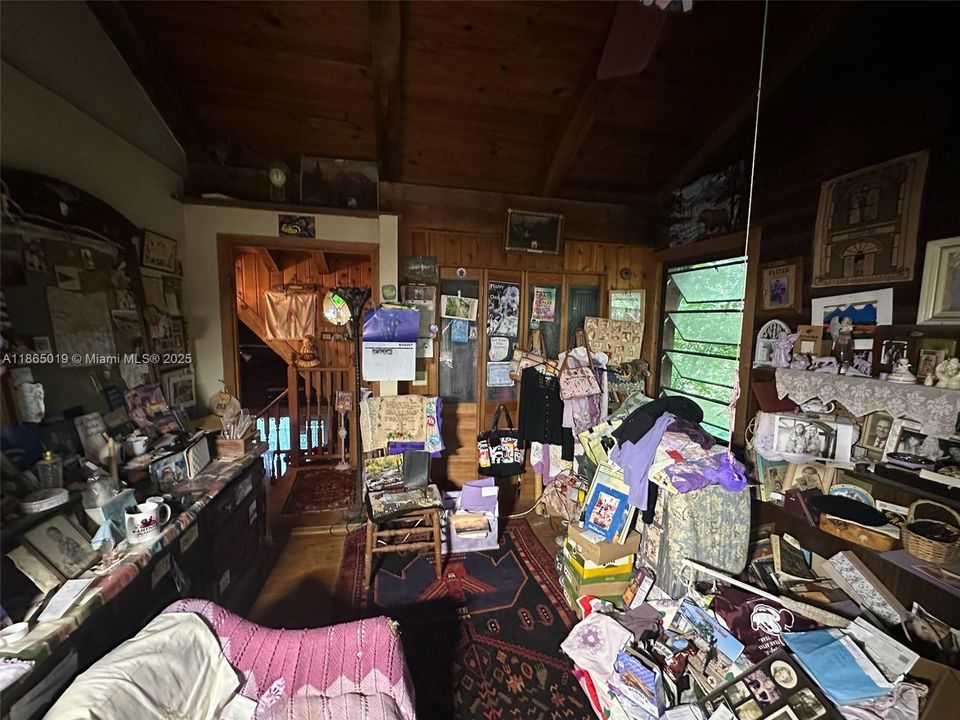 合同活跃: $399,900 (3 贝兹, 2 浴室, 1601 平方英尺)