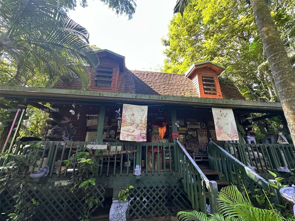 合同活跃: $399,900 (3 贝兹, 2 浴室, 1601 平方英尺)