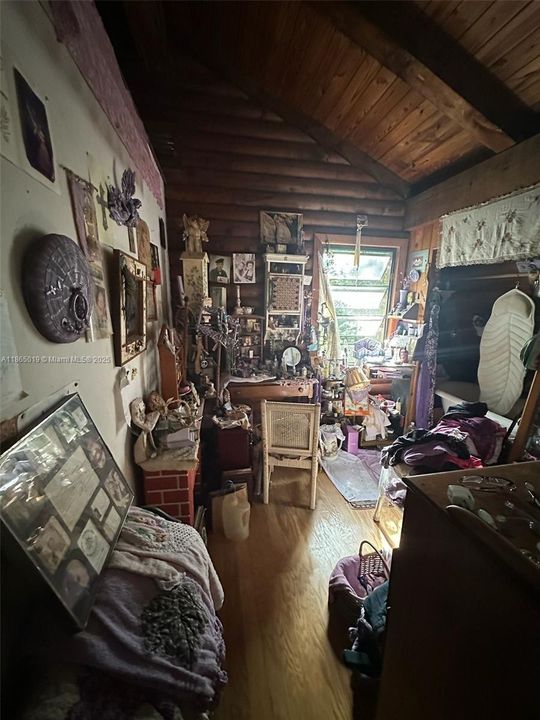 合同活跃: $399,900 (3 贝兹, 2 浴室, 1601 平方英尺)