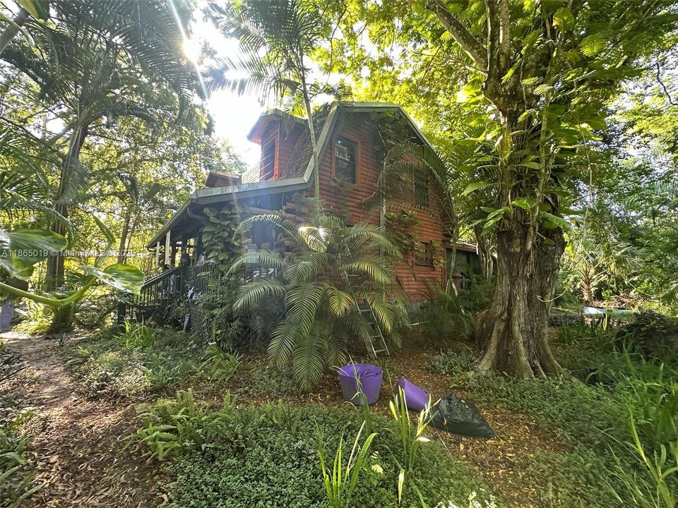 合同活跃: $399,900 (3 贝兹, 2 浴室, 1601 平方英尺)