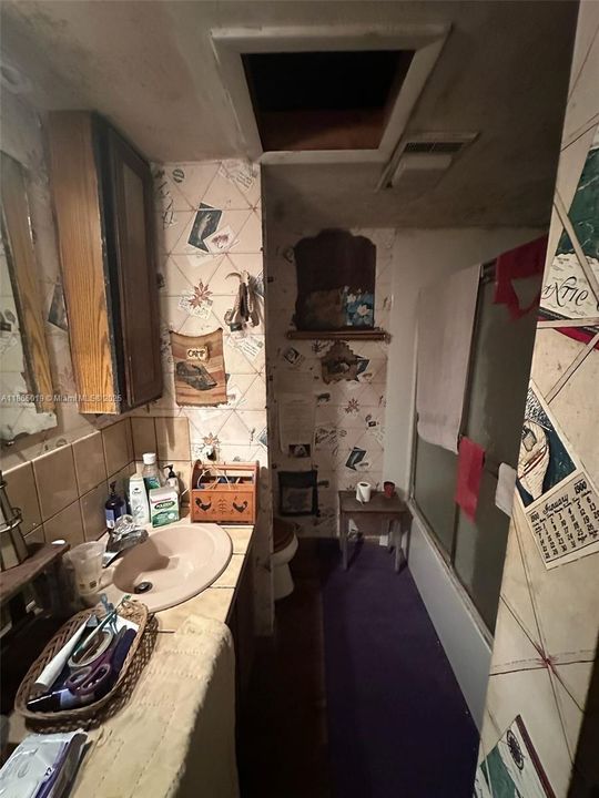 合同活跃: $399,900 (3 贝兹, 2 浴室, 1601 平方英尺)