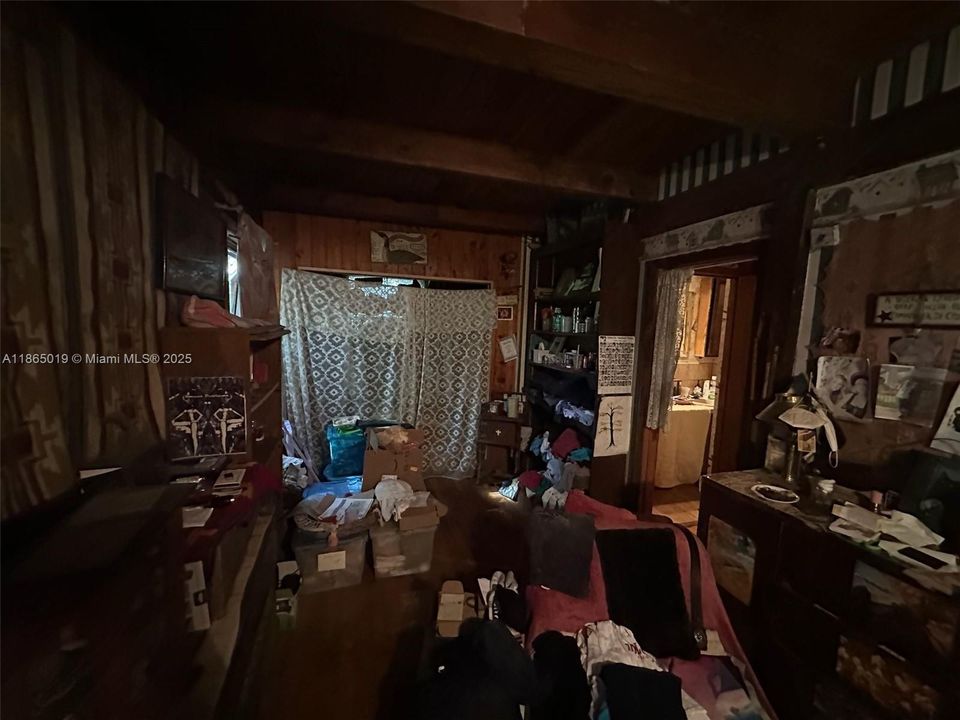 合同活跃: $399,900 (3 贝兹, 2 浴室, 1601 平方英尺)