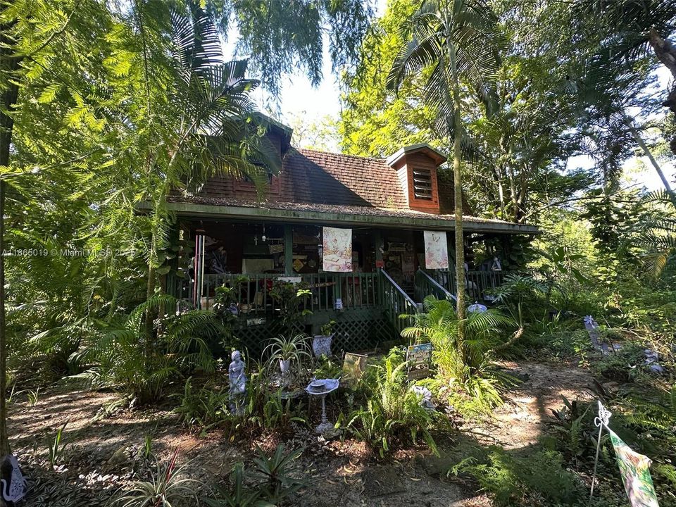 合同活跃: $399,900 (3 贝兹, 2 浴室, 1601 平方英尺)