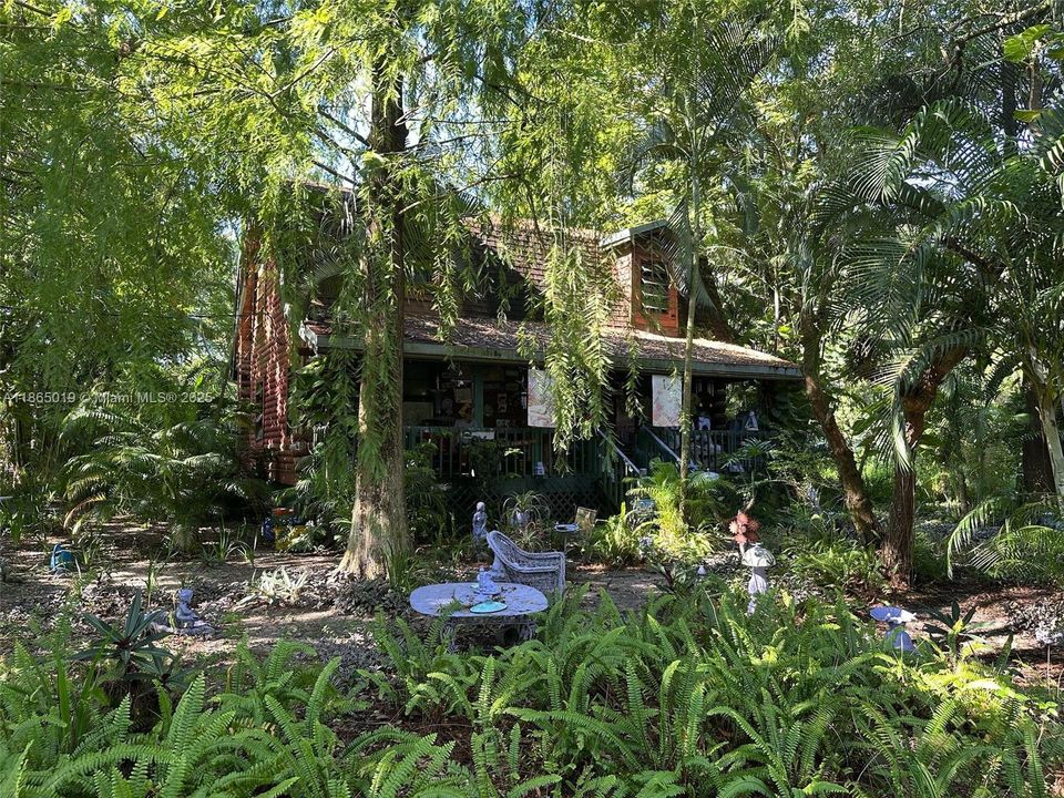 合同活跃: $399,900 (3 贝兹, 2 浴室, 1601 平方英尺)