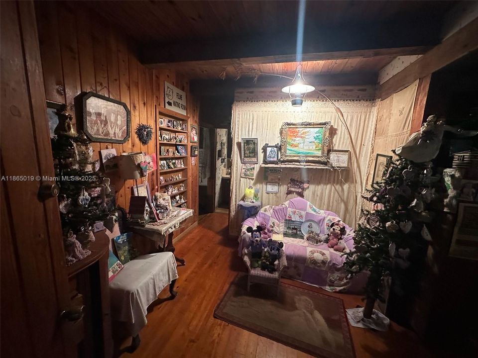 合同活跃: $399,900 (3 贝兹, 2 浴室, 1601 平方英尺)