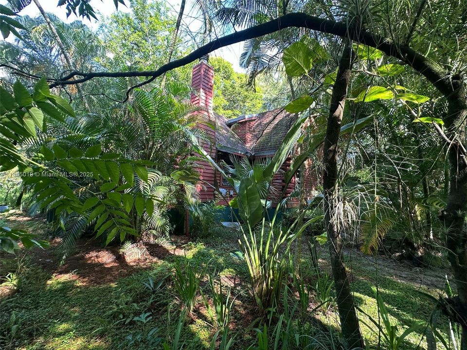 合同活跃: $399,900 (3 贝兹, 2 浴室, 1601 平方英尺)