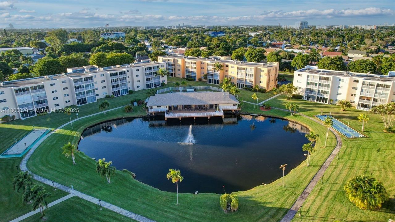 合同活跃: $180,000 (2 贝兹, 2 浴室, 1144 平方英尺)