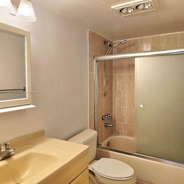 合同活跃: $180,000 (2 贝兹, 2 浴室, 1144 平方英尺)